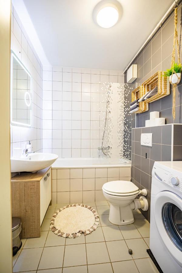 Flexible Selfcheckins 15 & 19 - Zagreb - Garage - Loggia - New - Apartments Repinc Екстериор снимка